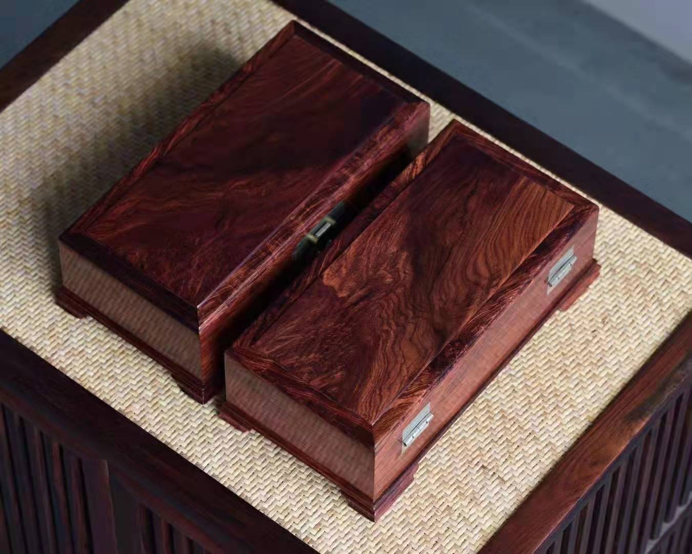 黄花梨宝盒